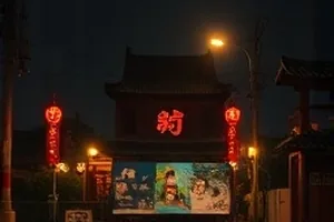星轨残章剧照：夜空长曝光下的星轨弧线