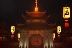 深海笔记剧照：潜水灯照亮的珊瑚边缘