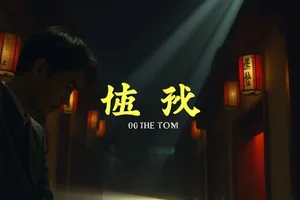 灰色回廊剧照：昏黄走廊尽头的门缝光线